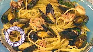 Spaghettis aux fruits de mer [upl. by Ahseniuq655]