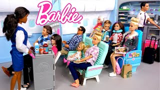 Mis Muñecas se Van de Viaje en Familia  Videos de Barbie español [upl. by Kipper900]