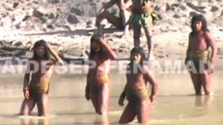 Lost Peruvian tribe make first contact [upl. by Elcarim160]